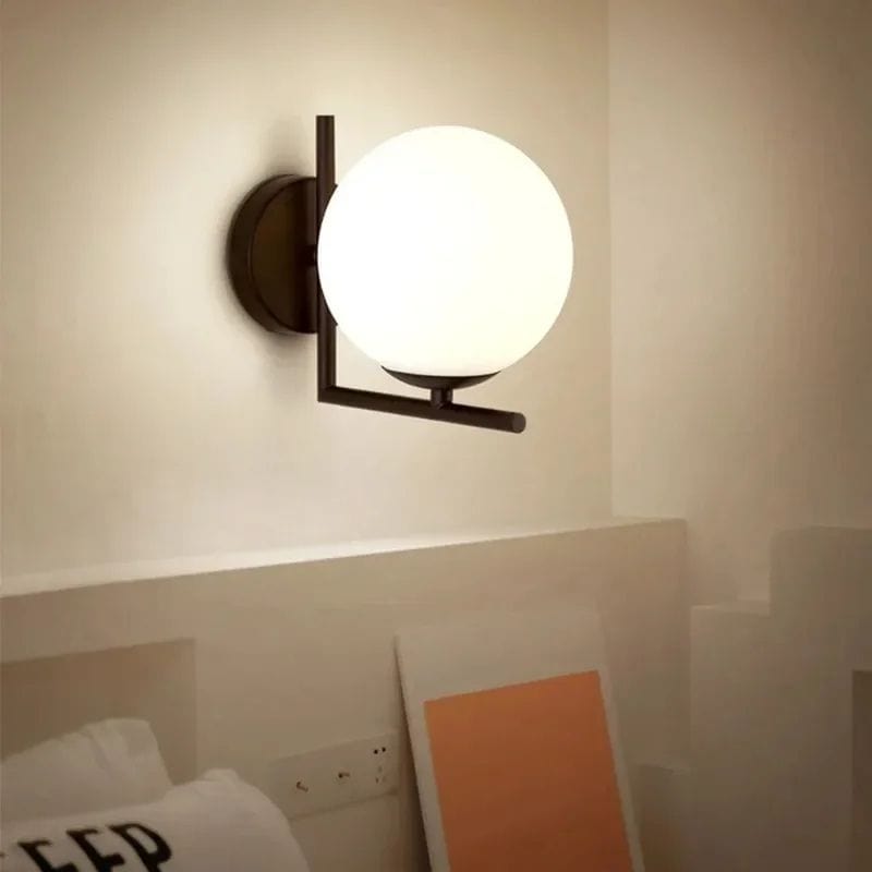 Applique Murale Boule Blanche – Illuminez Votre Intérieur avec Élégance